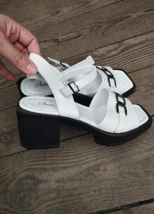 Белые кожаные босоножки на низком каблуке, турция8 фото