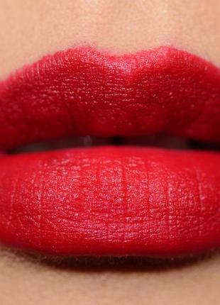 Стойкая кремовая помада make up for ever artist rouge lipstick в оттенке m401. миниатюра7 фото