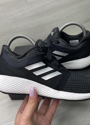 Жіночі кросівки від adidas