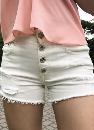 Шорти білі