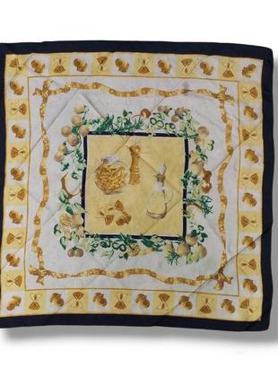 Платок в стиле бренда