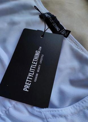 Белый боди prettylittlething