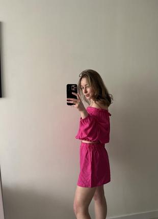 Рожевий костюм шорти + топ з відкритими плечима3 фото
