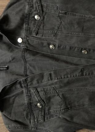 Джинсовый пиджак,черного-серого цвета.4 фото