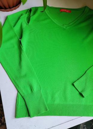 Зеленый джемпер,с обнаженными плечами, размер с4 фото