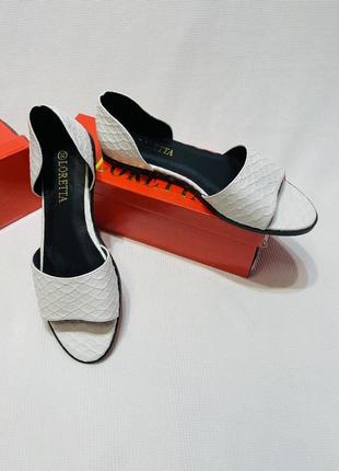 Распродажа 💥лёгкие летние женские  белые сандалии босоножки с закрытой пяткой.5 фото