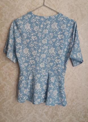Красивая голубая летняя блуза с цветами от бренда primark3 фото