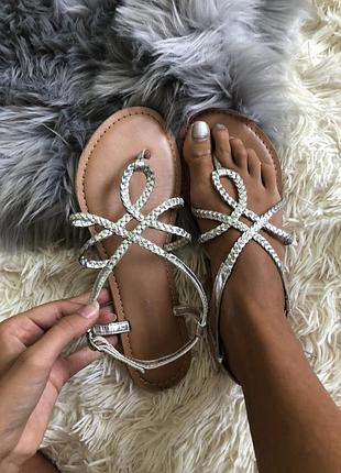 Шикарні босоніжки