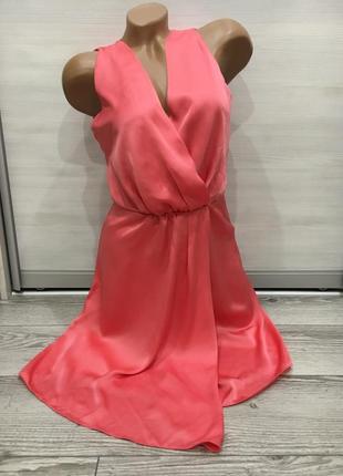 Красива коралова сукня