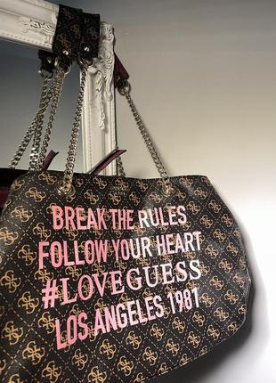 Яркая сумка от guess 5