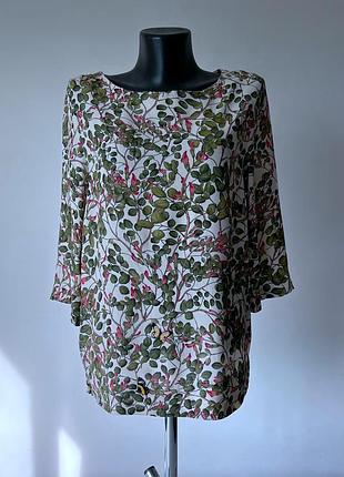 Блузка бежева в зелень квіти в метелики віскоза рукав 3/4 футболка