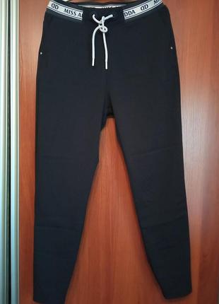 Коттоновые брюки на резинке и манжетах