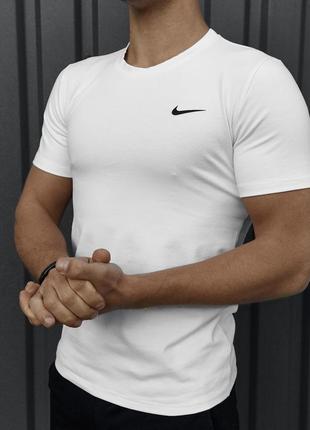 Футболка nike.