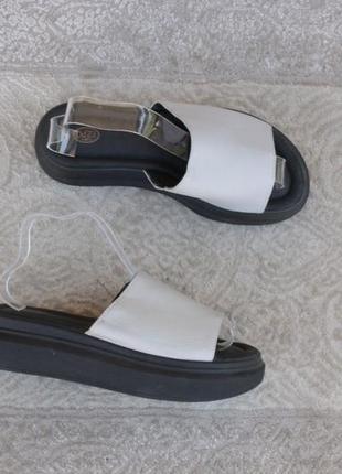 Кожаные шлепанцы, босоножки 38 размера