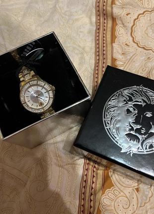 Годинник versus versace