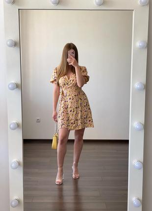 Мила сукня на запах у квітковий принт💕 злегка обʼємні рукавчики