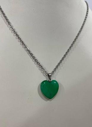 Кулон из натурального камня хризопраз в форме сердечка на стальной цепочке - оригинальный подарок девушке5 фото