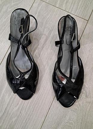 Стильные босоножки