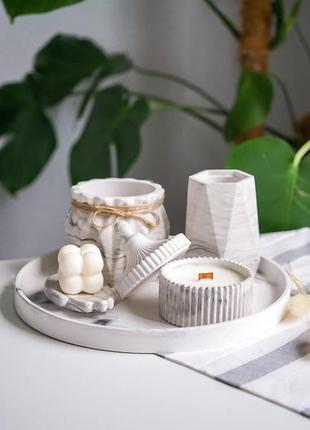 Комплект minimalism с ароматическими соевыми свечами и декоративными кашпо из гипса технике marble2 фото
