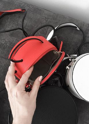 Вместительные сумочки бочонком 7