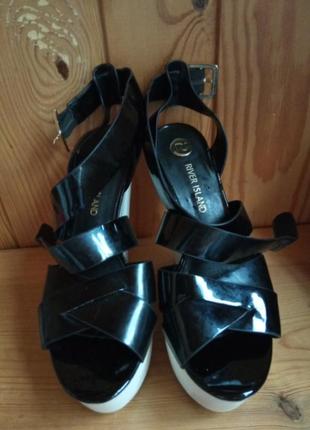 Босоніжки river island