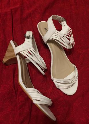 Profile сандалі босоніжки білі 25-25.5 см