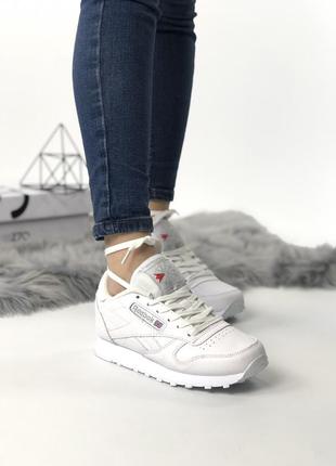 Жіночі білі кросівки reebok classic white.