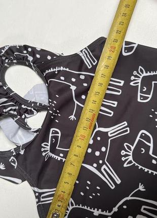 Черный слитный купальник с рюшами для девочки 3-4р купальник с жирафами5 фото