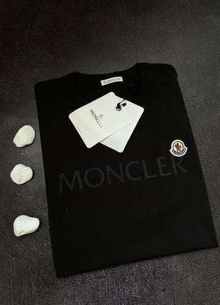 Футболка в стилі moncler