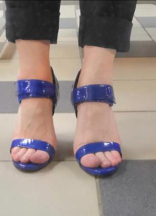 Шикарні туфлі босоніжки calvin klein р 39