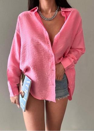 Красивая классная классическая качественная стильная модная удобная женская модная трендовая базовая рубашка с рукавами молочный розовый