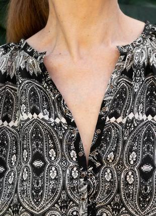 Чорно-біле плаття-туніка з візерунком пейслі (огірки) без шнурівки3 фото