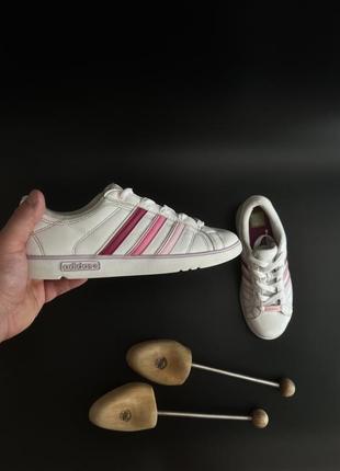 Adidas белые кожаные кроссовки 37,5 (23,5 см) на плоской подошве базовые с розовым3 фото