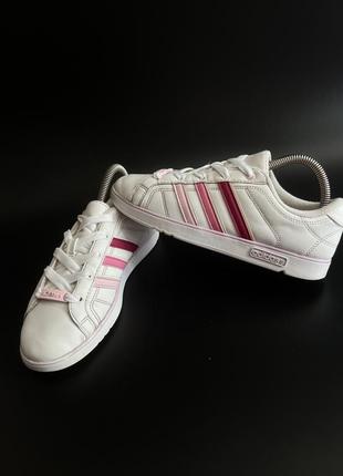 Adidas белые кожаные кроссовки 37,5 (23,5 см) на плоской подошве базовые с розовым