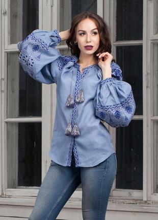Синяя женская блуза-вышиванка с вышитым геометрическим орнаментом8 фото