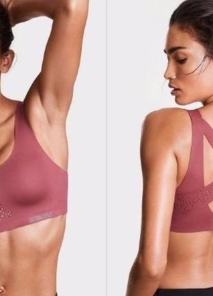 Класний спортивний топ від victoria's secret