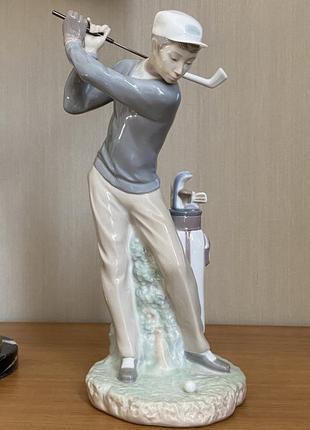 Фарфоровая статуэтка lladro «гольфист».