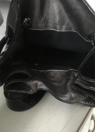 Шкіряна лакована сумка-рюкзак anna biogini.2 фото