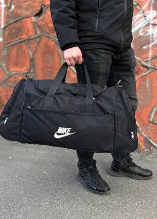 Спортивна дорожня чорна сумка з плечовим ременем. сумка для подорожей