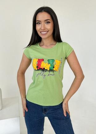 Салатовая хлопковая футболка с цветным принтом
