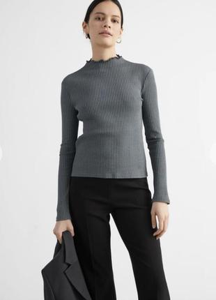 Гольф водолаза в рубчик & other stories в стиле cos ganni