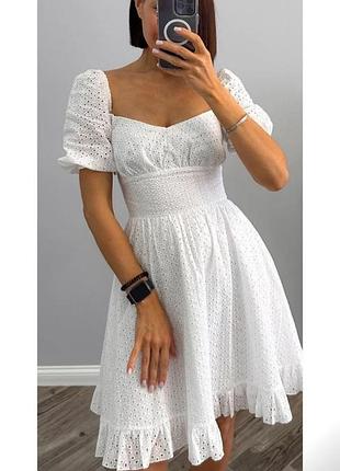 Белое платье из прошвы