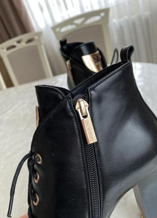 Черевики на підборах