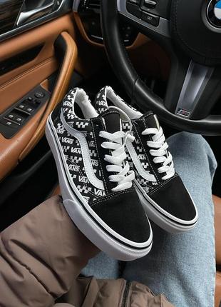 Текстильные кеды vans. унисекс. цвет черный с белыми надписями.