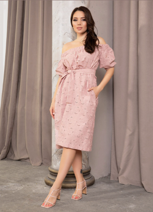 Перфороване плаття з відкритими плечима