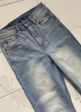 Блакитні сині джинси h&m, потерті джинси з бахромою нм5 фото