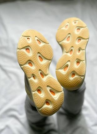 Кроссовки adidas yeezy boost 700 v3 beige grey gold5 фото