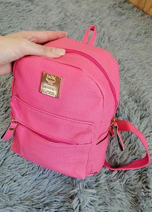 Рюкзак экокожи ярко-розового цвета