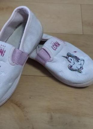 Мягкие замечательные тапочки с единорогами размер 32 можно в садик