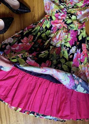 Красивое платье миди в цветочный принт4 фото